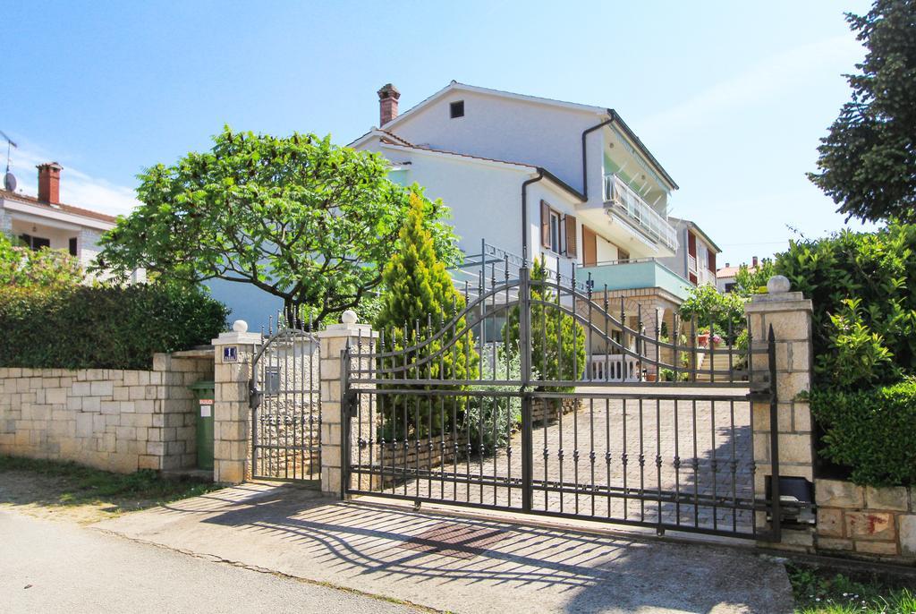 Apartments Silvia Πόρετς Εξωτερικό φωτογραφία