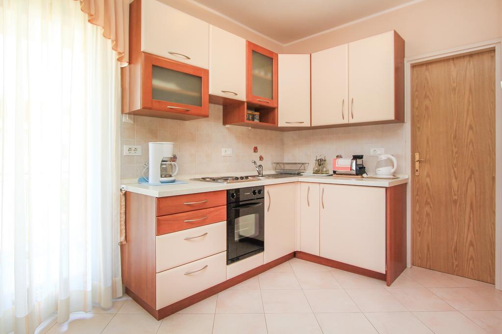 Apartments Silvia Πόρετς Εξωτερικό φωτογραφία