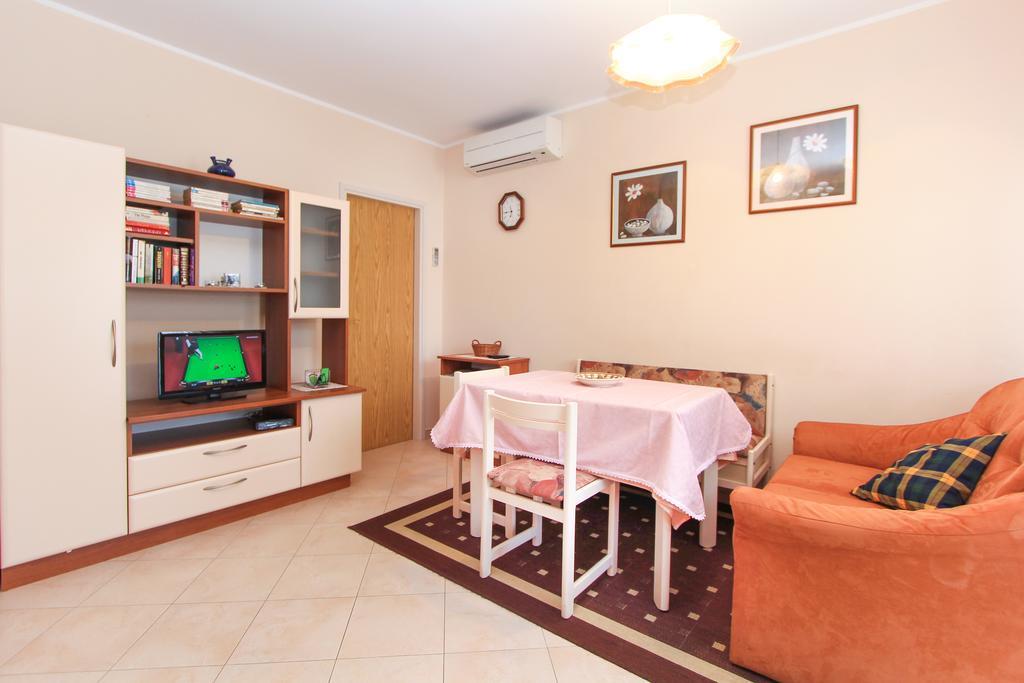 Apartments Silvia Πόρετς Εξωτερικό φωτογραφία