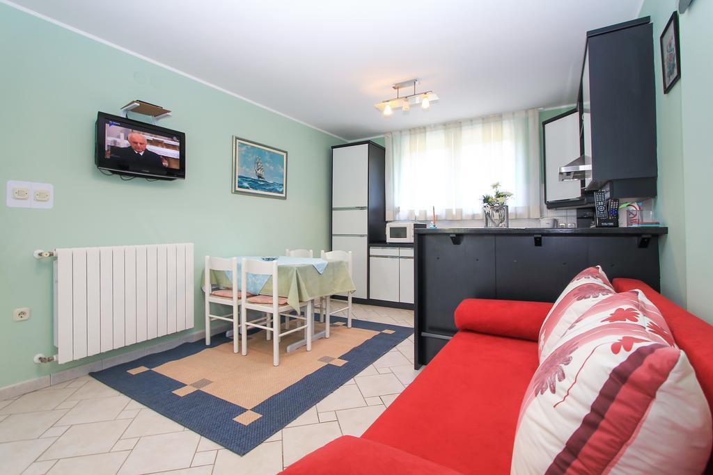 Apartments Silvia Πόρετς Εξωτερικό φωτογραφία