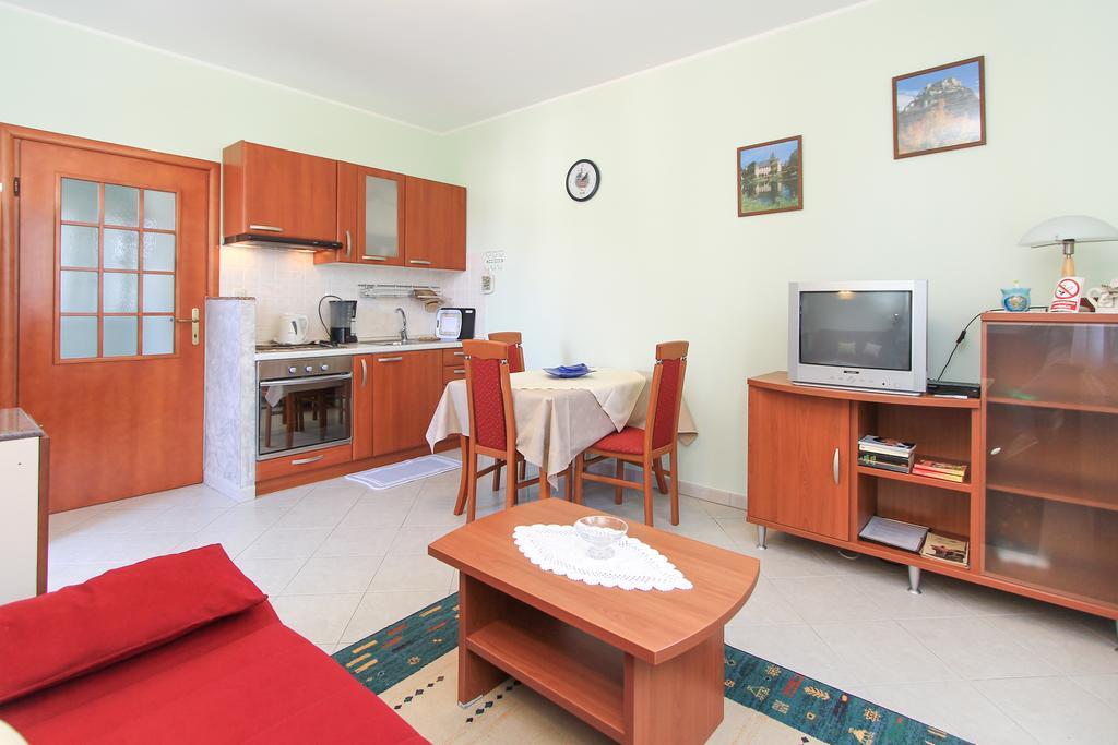Apartments Silvia Πόρετς Εξωτερικό φωτογραφία