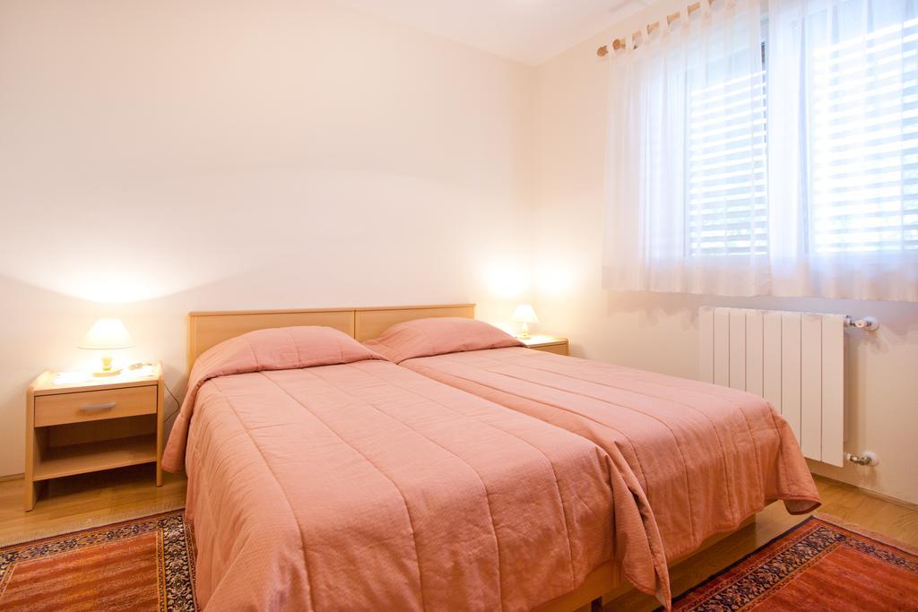Apartments Silvia Πόρετς Εξωτερικό φωτογραφία